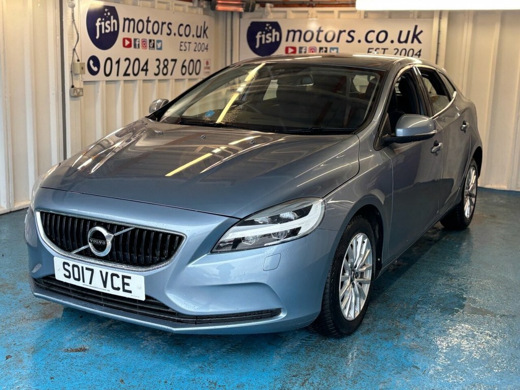 Volvo V40 2L Momentum Blue