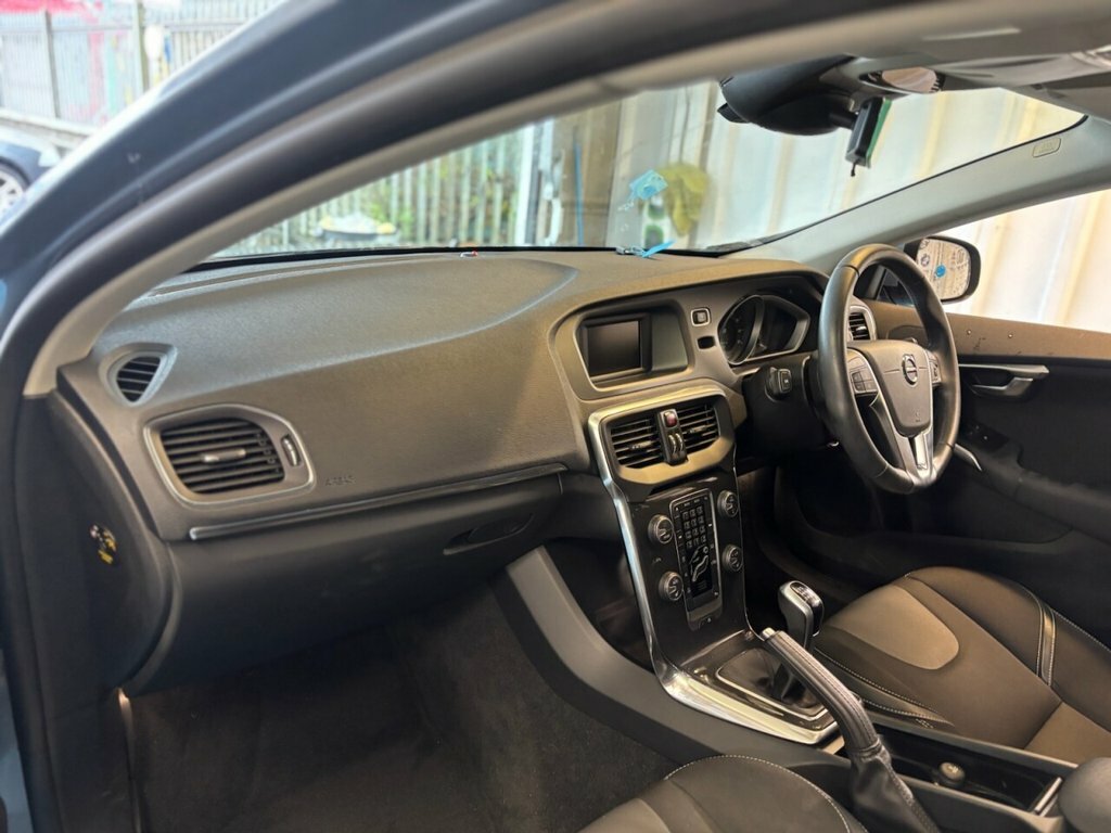 Volvo V40 2L Momentum SO17VCE Blue #2
