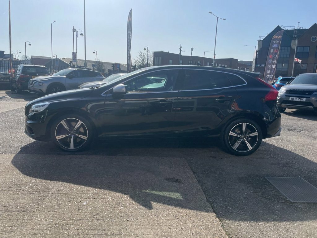 Volvo V40 1.5L R-design Edition KD19OKM Black #6