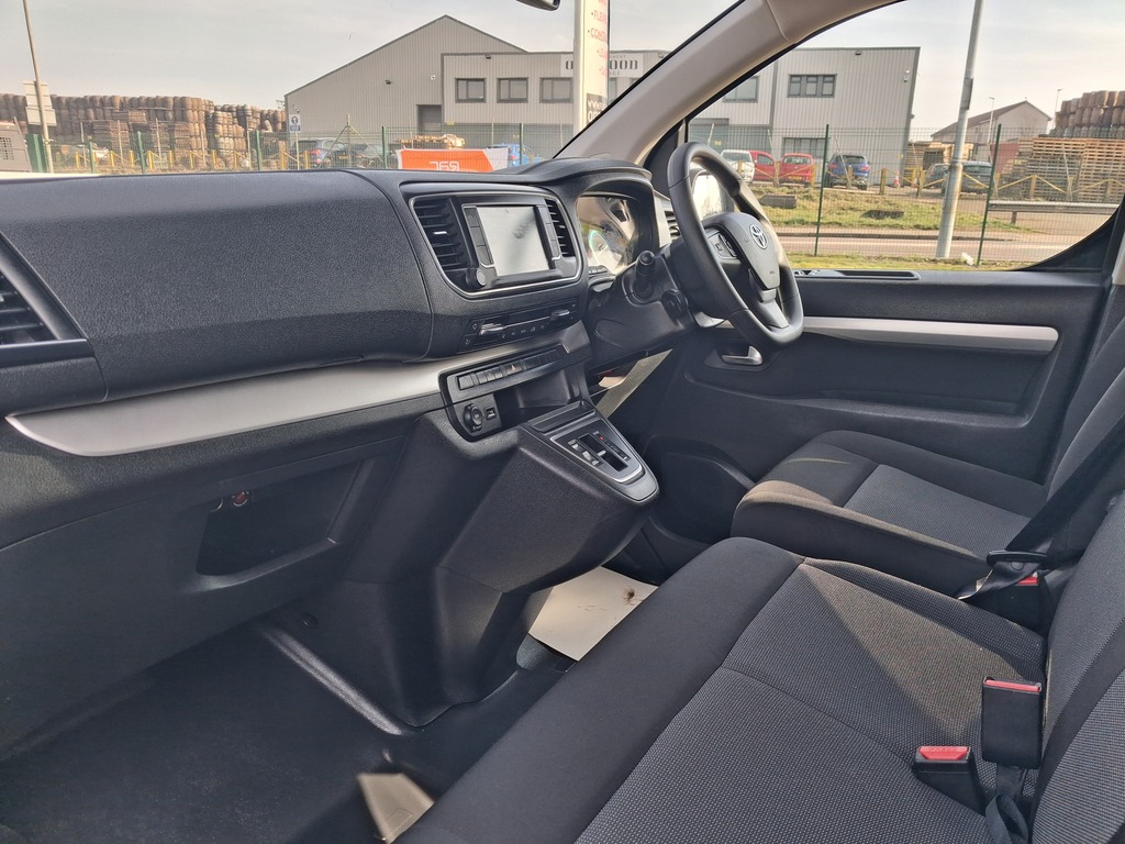 Toyota Proace Verso 2.0D 180 Family Medium Black #10