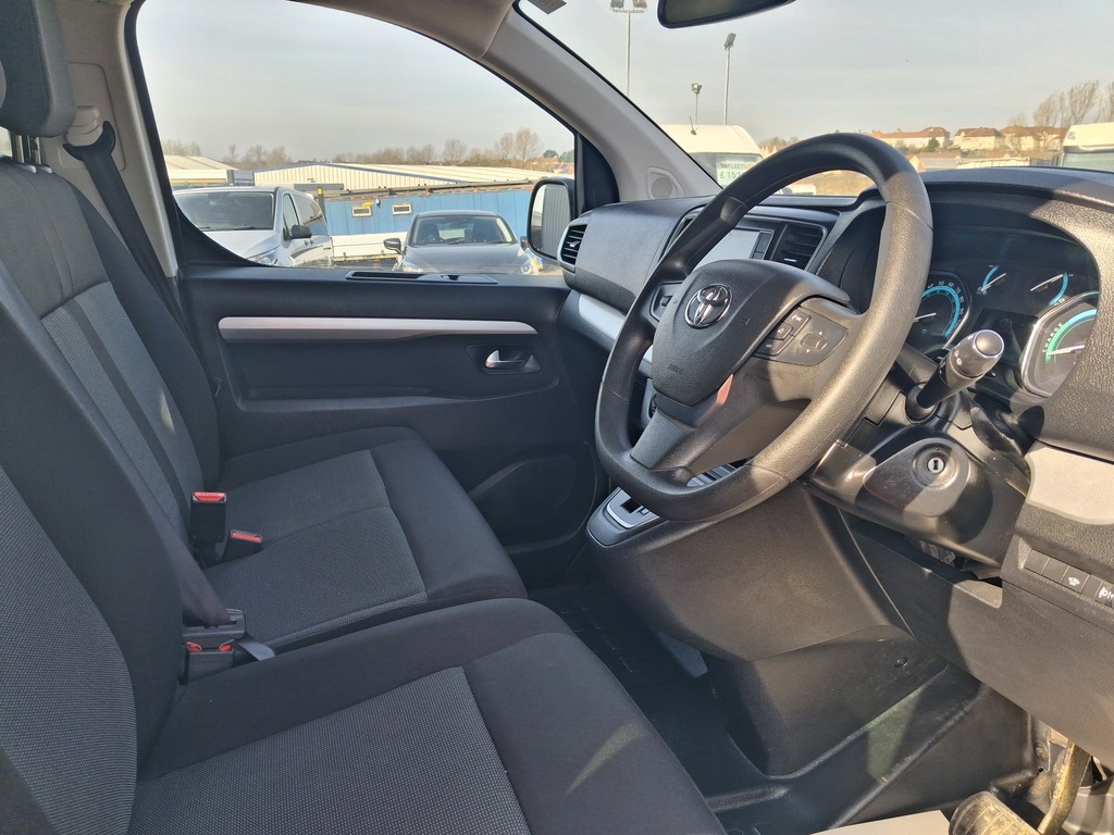 Toyota Proace Verso 2.0D 180 Family Medium Black #2