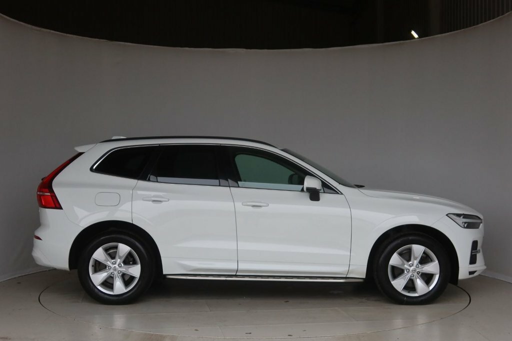 Volvo XC60 2L Momentum YL22OJM White #4