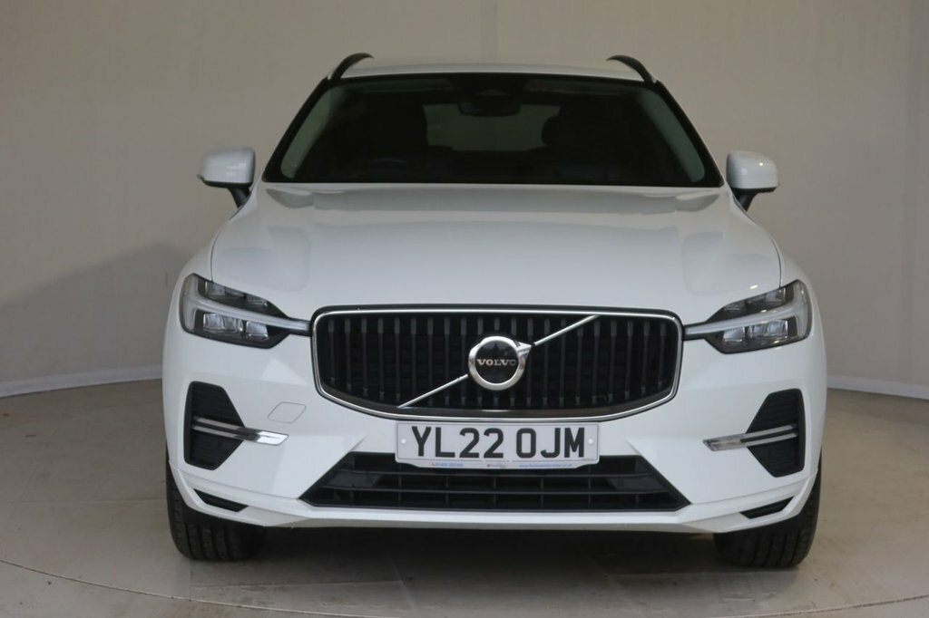 Volvo XC60 2L Momentum YL22OJM White #6
