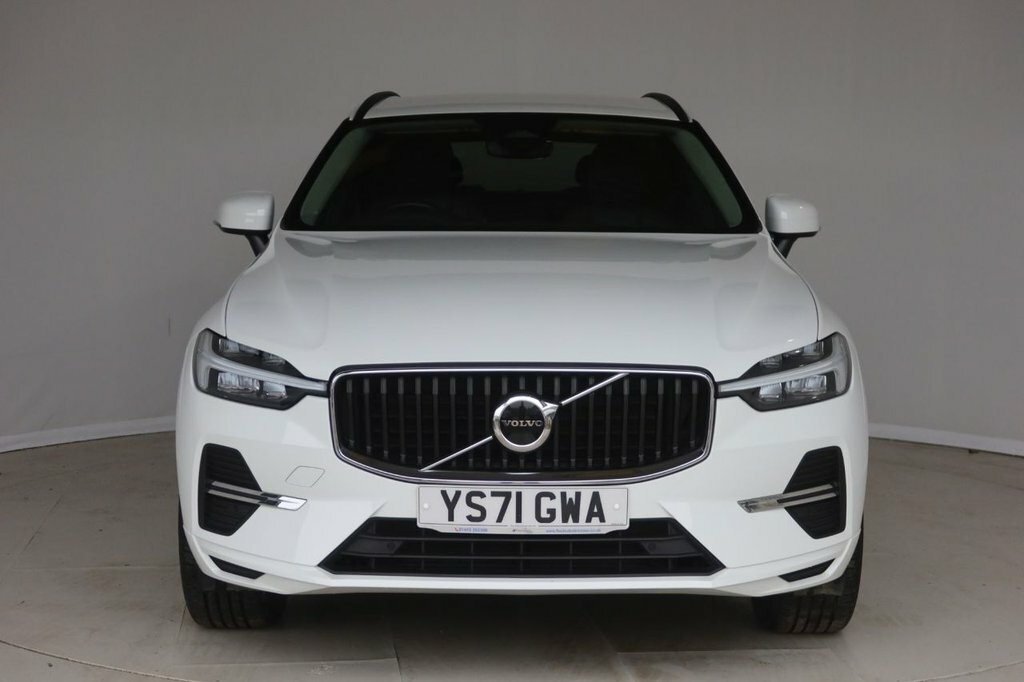 Volvo XC60 2L Momentum YS71GWA White #5