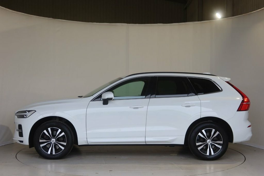 Volvo XC60 2L Momentum YS71GWA White #6