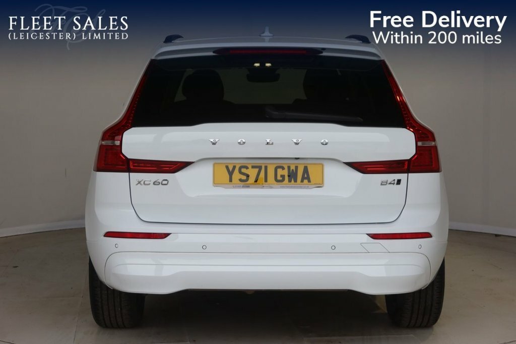 Volvo XC60 2L Momentum YS71GWA White #2