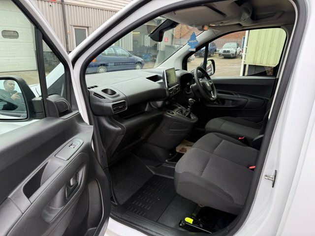 Vauxhall Combo Turbo D 2300 Pro DL73LRX White #5