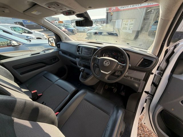 Vauxhall Vivaro Turbo D 2900 Sportive White