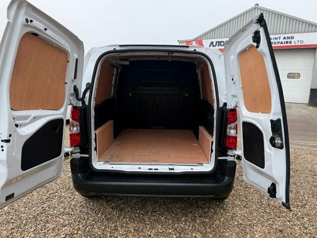 Peugeot Partner Bluehdi 1000 Professional Premium MH73TKO White #5