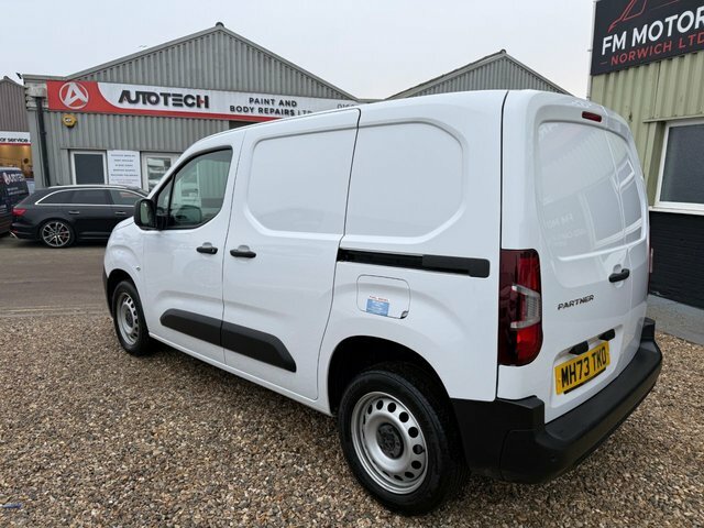 Peugeot Partner Bluehdi 1000 Professional Premium MH73TKO White #2