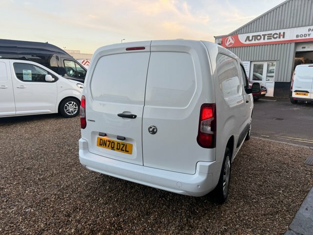 Vauxhall Combo Turbo D 2300 Sportive DN70DZL White #6