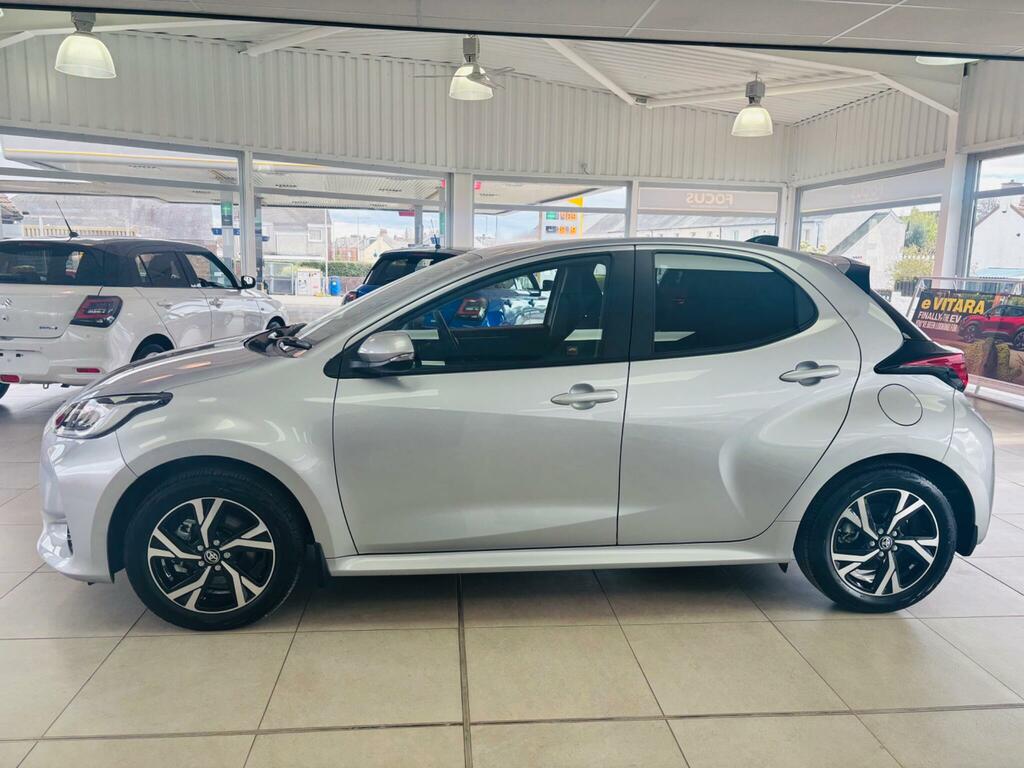 Toyota Yaris 1.5 Vvt-h Design Hatchback Hybrid E-cvt SM75AGU Silver #4