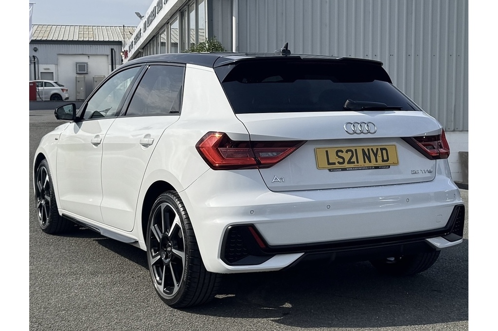Audi A1 1.0 Tfsi 25 Black Edition Sportback S Troni LS21NYD Black #6