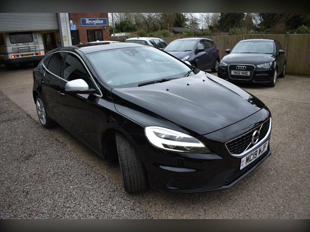 Volvo V40 2.0 T2 R-design Edition Hatchback Manua MC19WJF Black #3