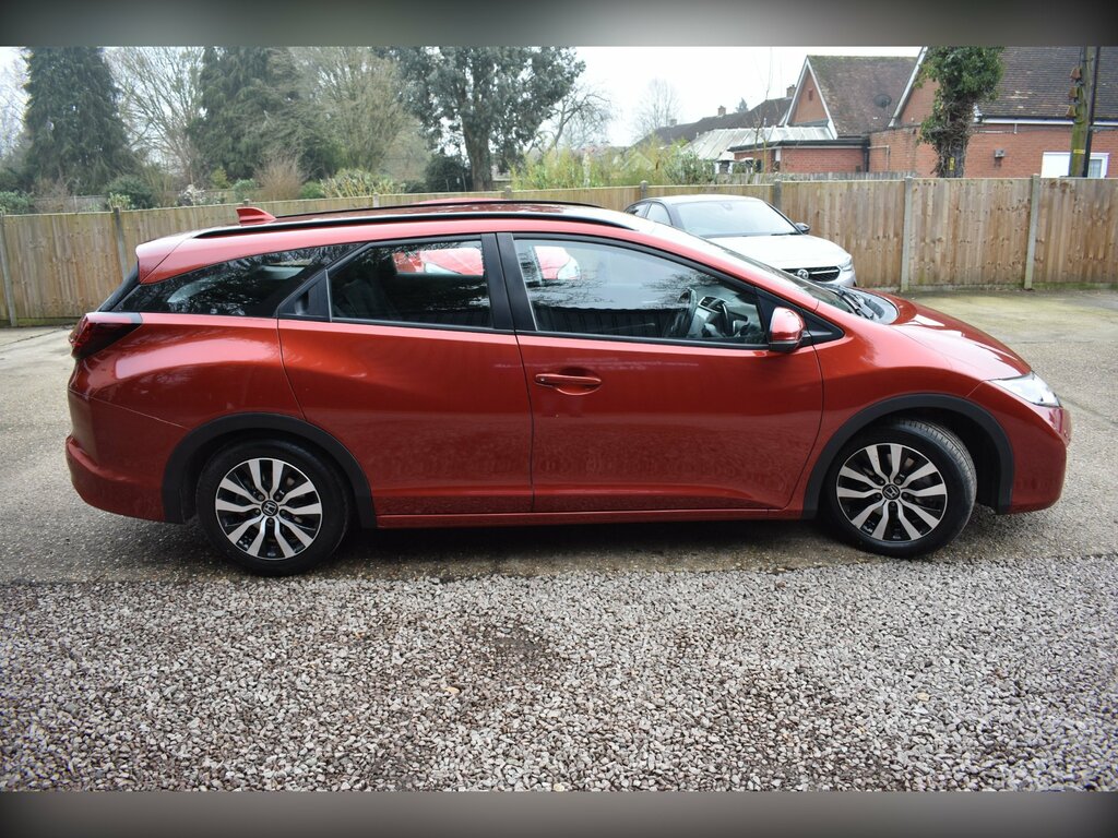 Honda Civic 1.6 I-dtec Se Plus Tourer Euro 5 LR67UDH Red #2
