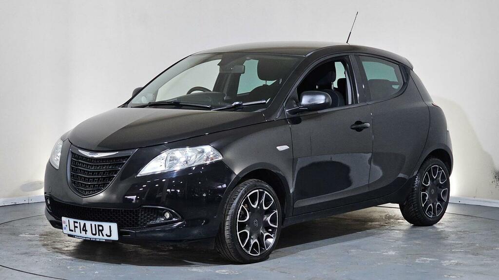 Chrysler Ypsilon Hatchback 1.2 S-series Euro 5 Ss 201414 N18MLF Black #3