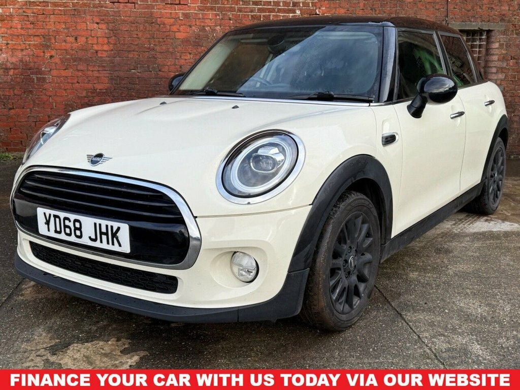 Mini Hatch 1.5L Cooper White