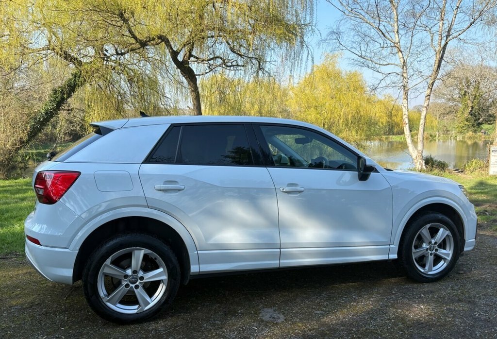 Audi Q2 Suv LM68VLC White #6