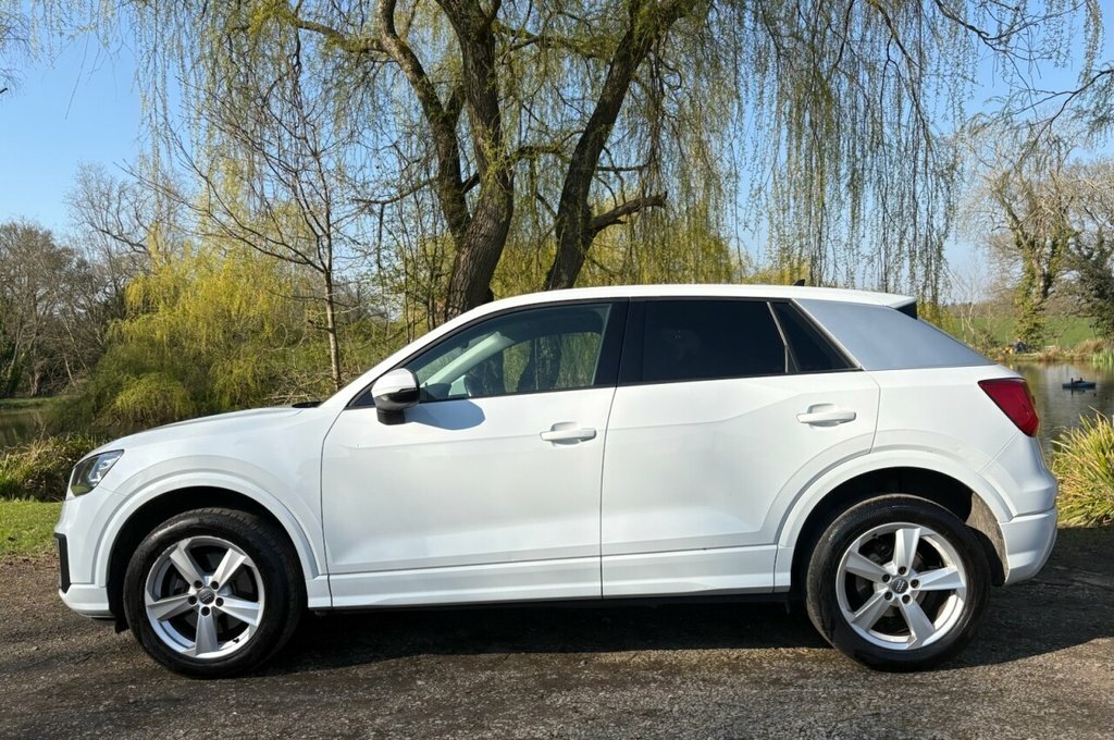 Audi Q2 Suv LM68VLC White #5