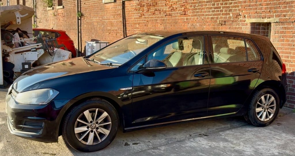 Volkswagen Golf 1.6L Bluemotion Black