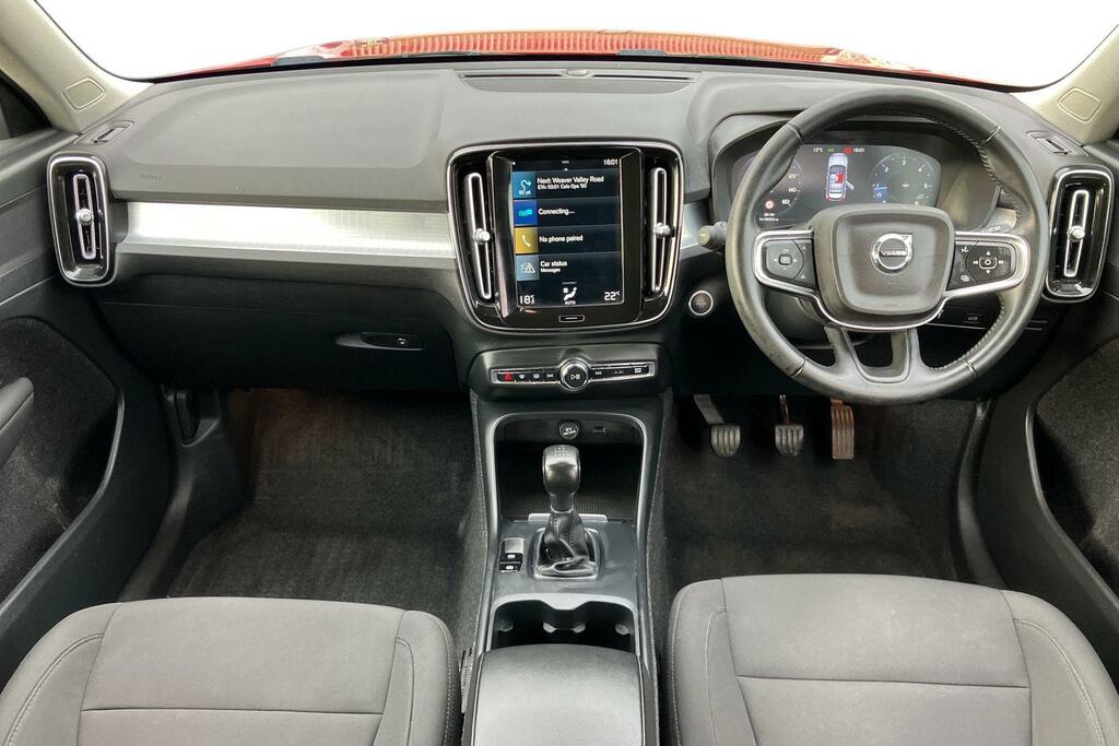Volvo XC40 2.0 D3 Momentum Red #3