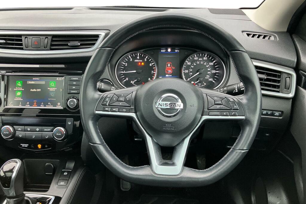 Nissan Qashqai 1.3 Dig-t 160 157 N-connecta Dct Glass Roof YL70LHF Red #5