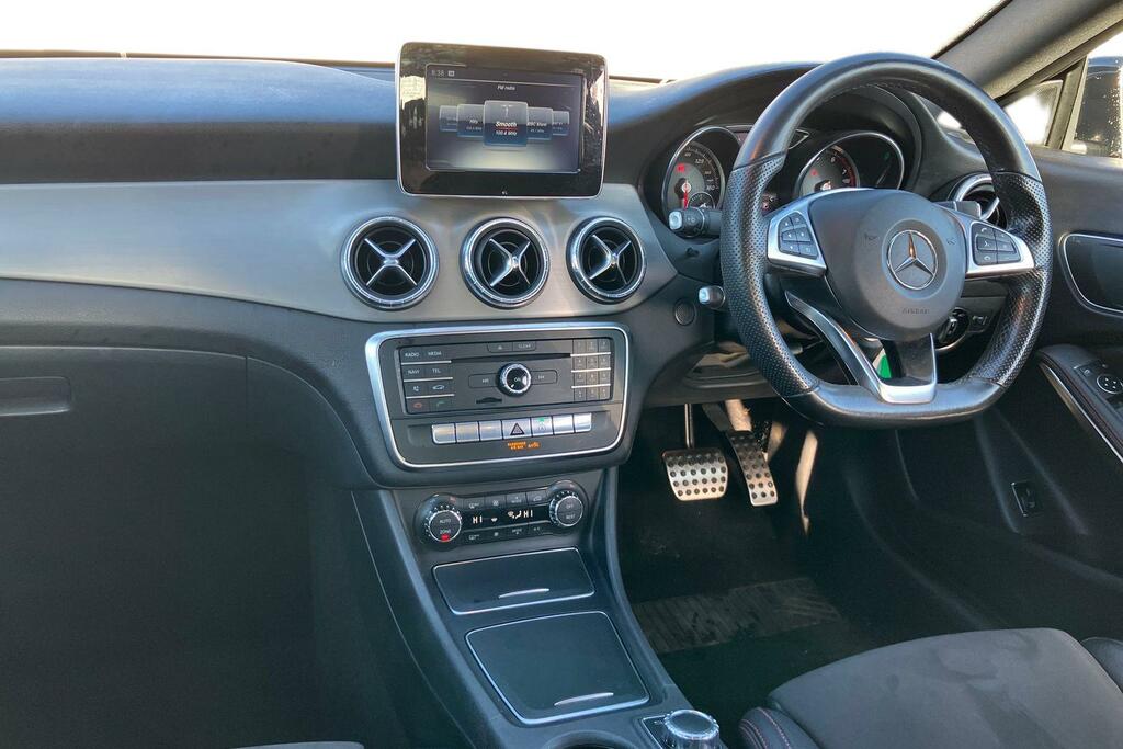 Mercedes-Benz CLA Class Cla 180 Amg Line Edition Tip Black #4