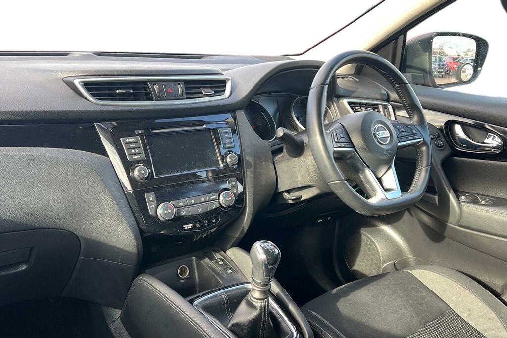 Nissan Qashqai 1.3 Dig-t Acenta Premium WG68KKD Red #4