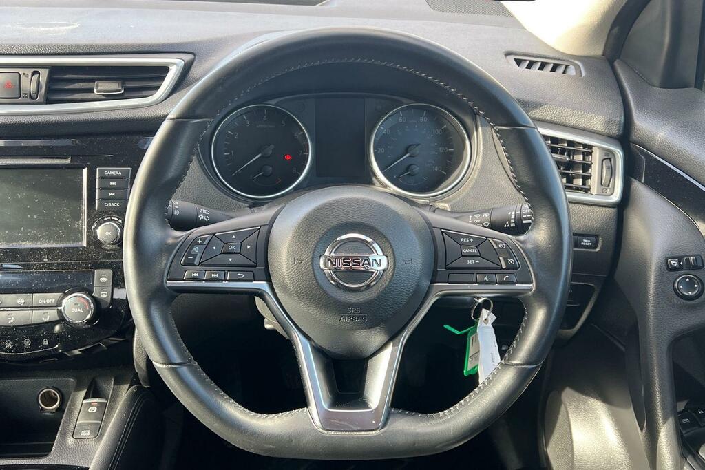 Nissan Qashqai 1.3 Dig-t Acenta Premium WG68KKD Red #5