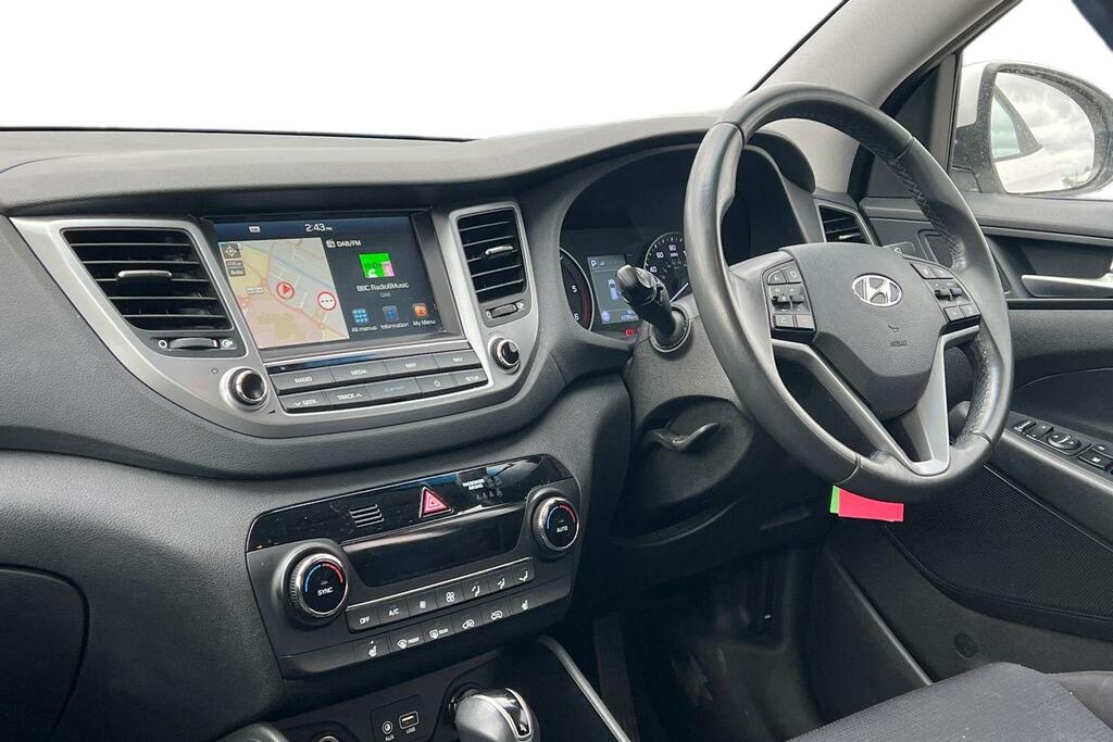 Hyundai Tucson 1.7 Crdi Blue Drive Se Nav 2Wd Dct White #4