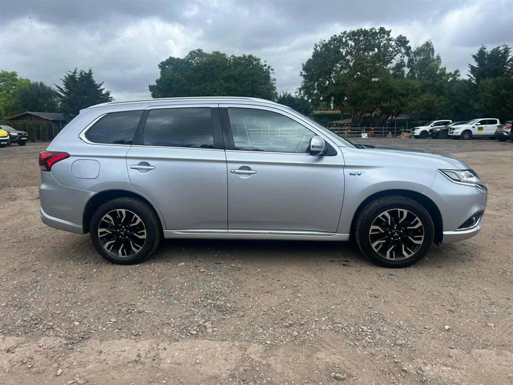 Mitsubishi Outlander Phev Juro Suv Ele Silver