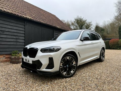 BMW iX3 80Kwh M Sport YJ73JPE White #5