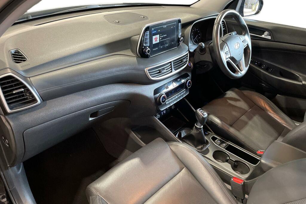 Hyundai Tucson 1.6 Gdi Premium 2Wd Black #2