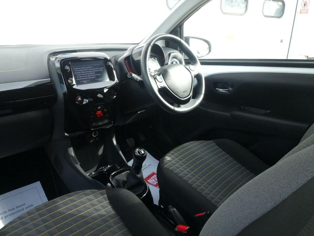 Peugeot 108 1.0 Collection Euro 6 S S WG71LRV White #2
