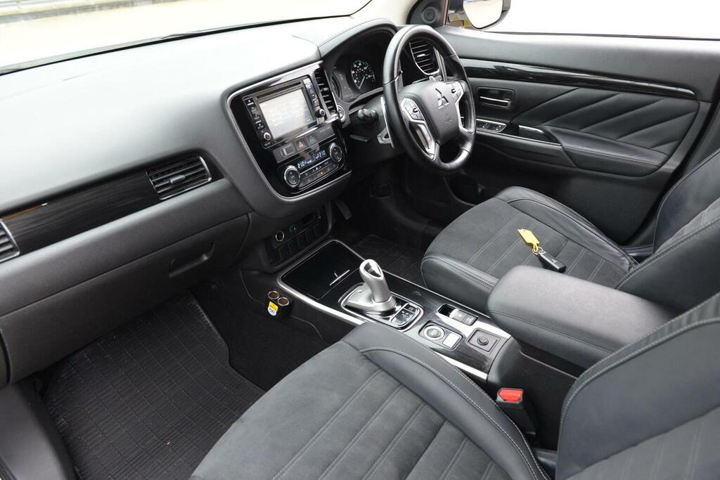 Mitsubishi Outlander 2.0 12Kwh 3H Cvt 4Wd Euro 6 Ss WR18YXF White #2