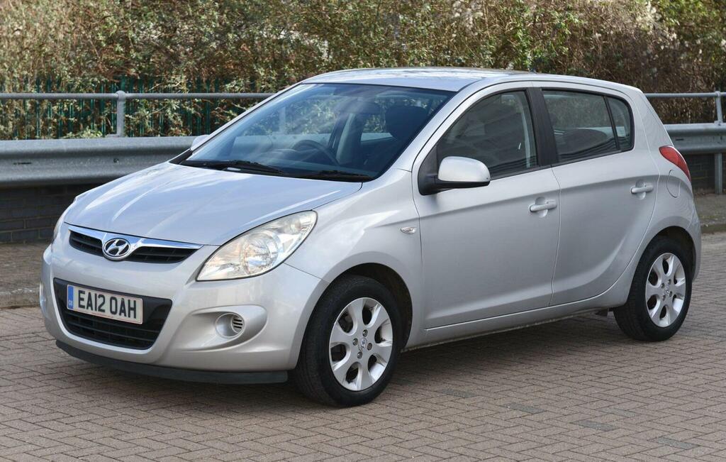 Hyundai I20 1.4 Comfort Euro 5 Silver #3
