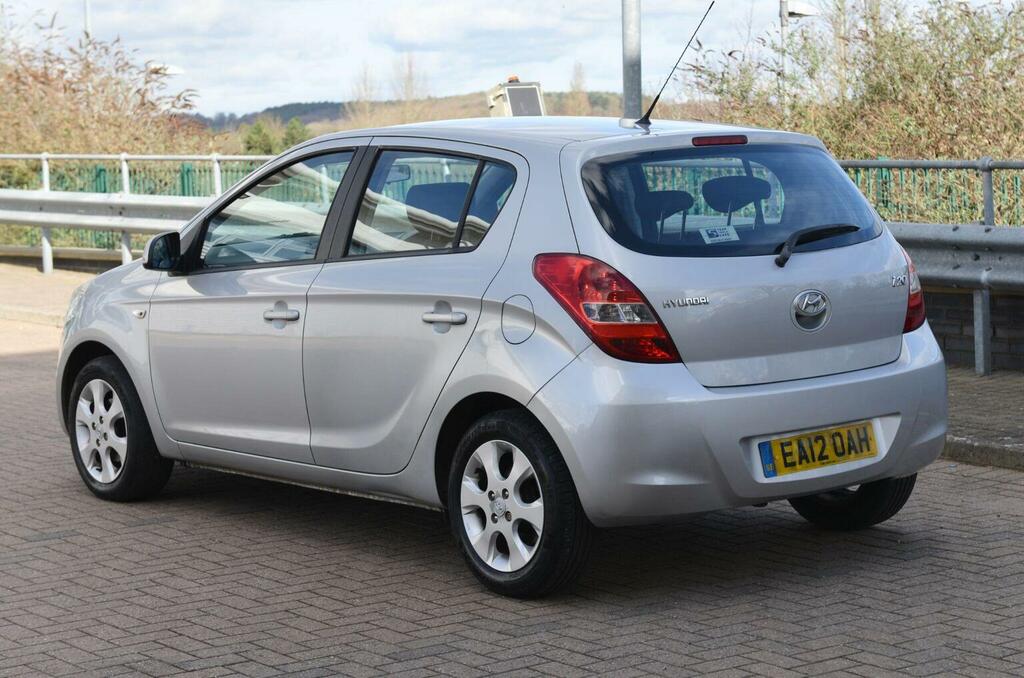 Hyundai I20 1.4 Comfort Euro 5 Silver #5