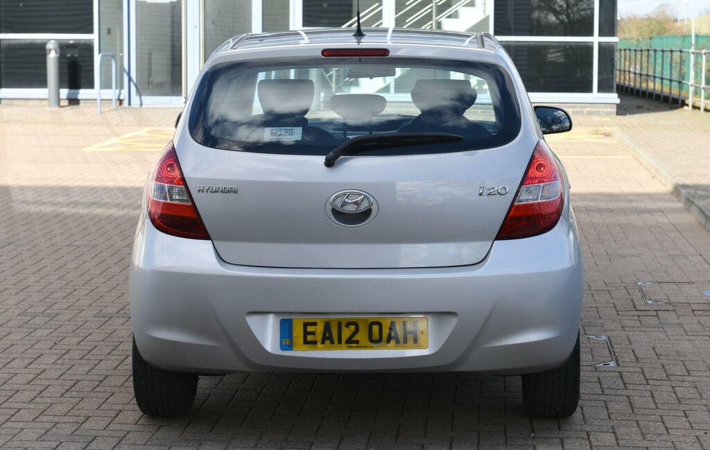 Hyundai I20 1.4 Comfort Euro 5 Silver #6