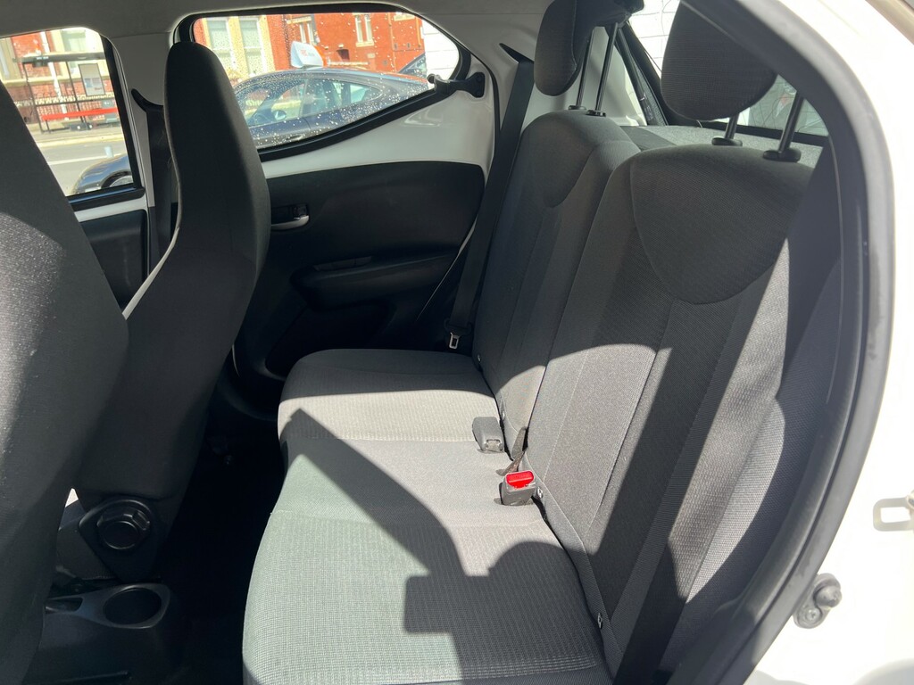 Toyota Aygo Vvt-i X-play Tss CF21RGV #6