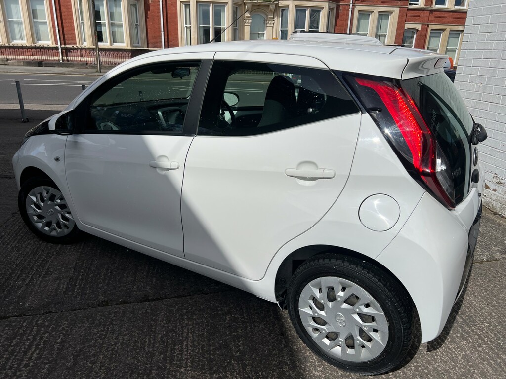 Toyota Aygo Vvt-i X-play Tss CF21RGV #2