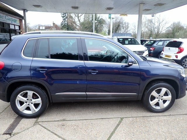 Volkswagen Tiguan Suv AK62EFE Blue #2