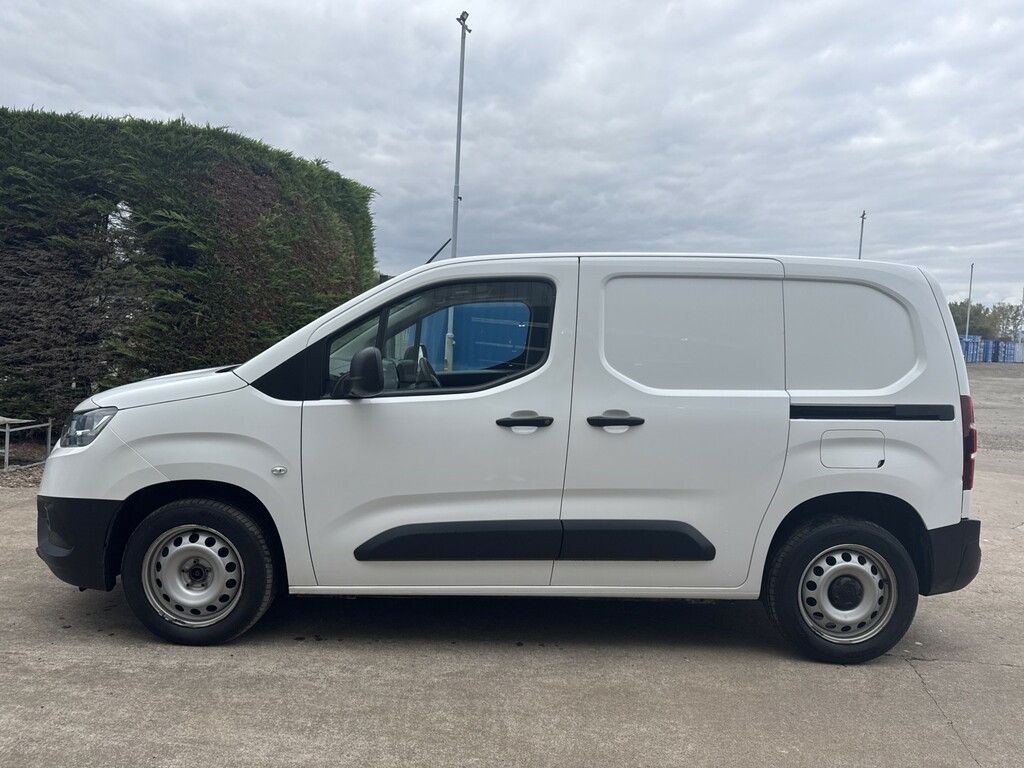 Toyota Proace City Panel Van 1.5 Bluehdi Active 202222 YT22XJY White #2