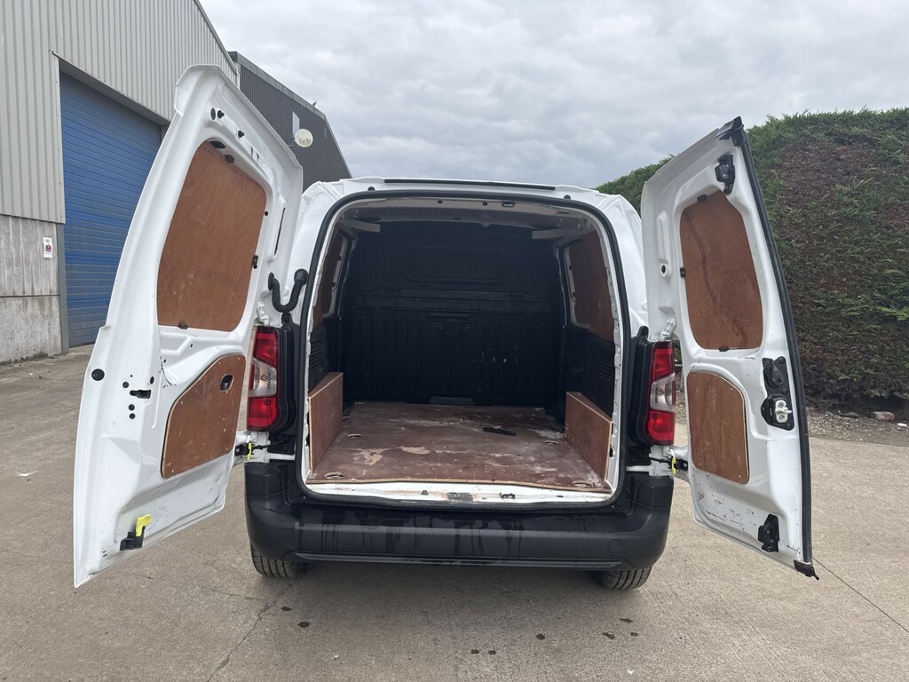 Toyota Proace City Panel Van 1.5 Bluehdi Active 202222 YT22XJY White #4