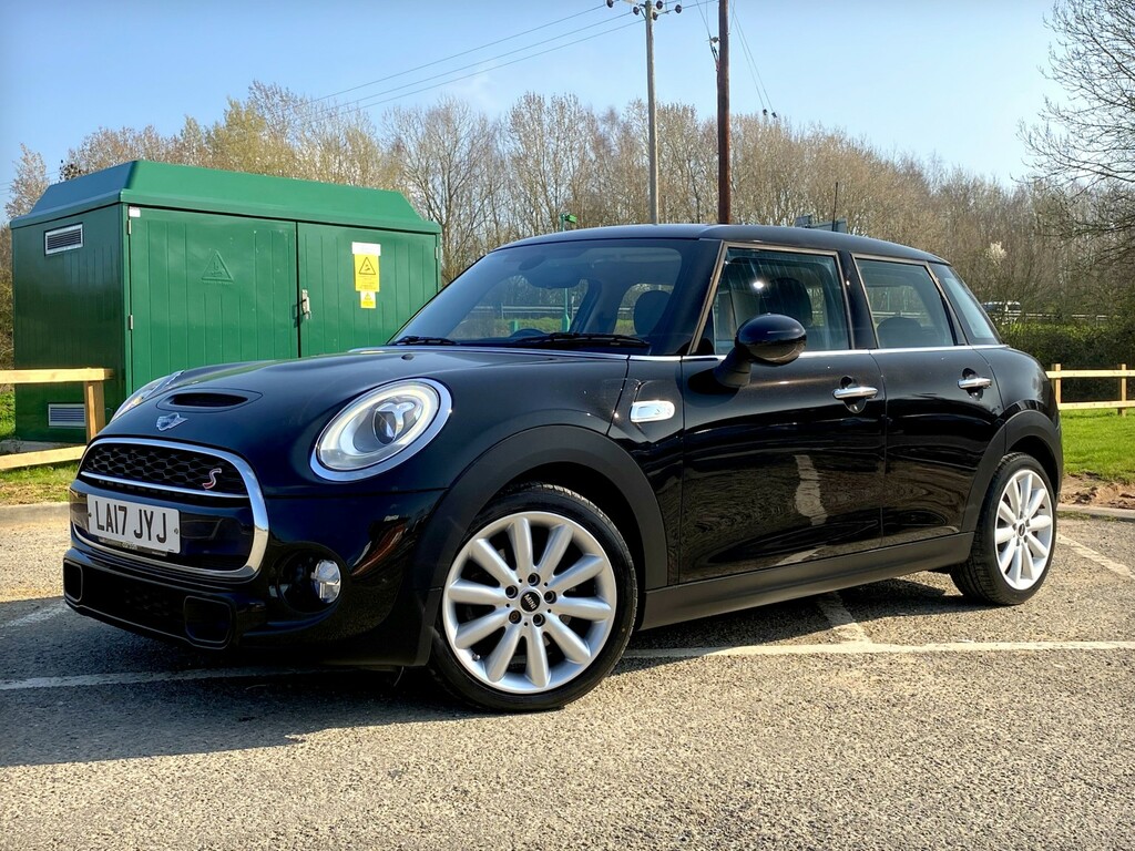 Mini Hatch 2.0 Cooper S 5-Door - Chili Pack - 48 900 Miles - Black