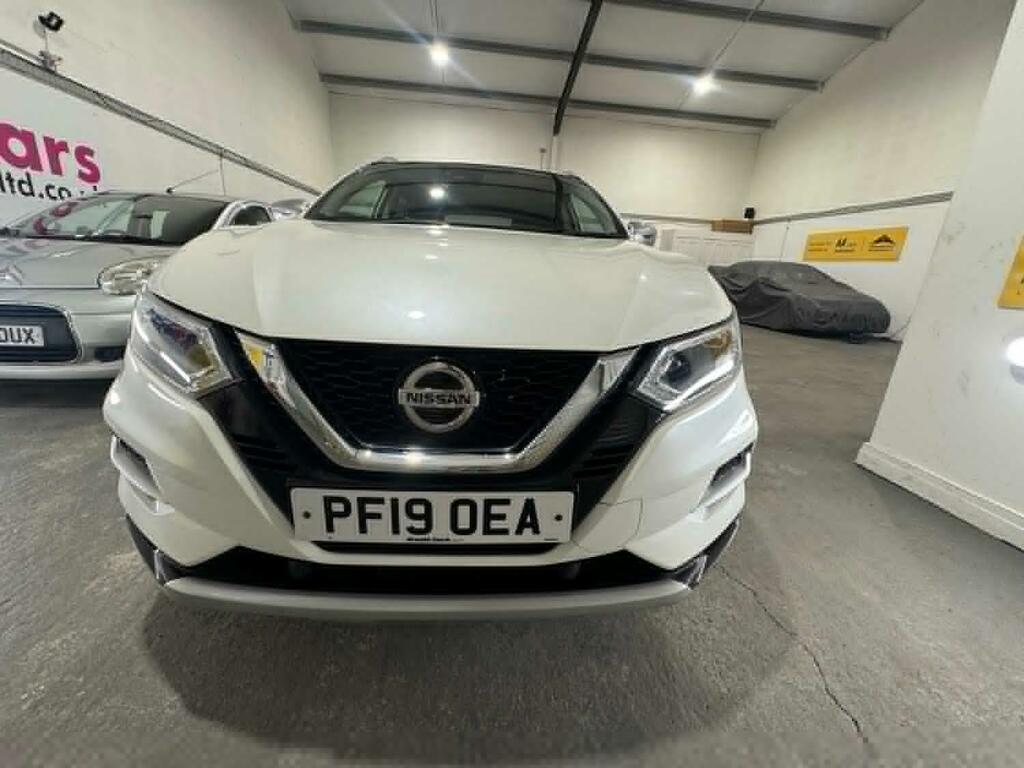 Nissan Qashqai Suv 1.3 Dig-t N-motion 201919 PF19OEA White #2