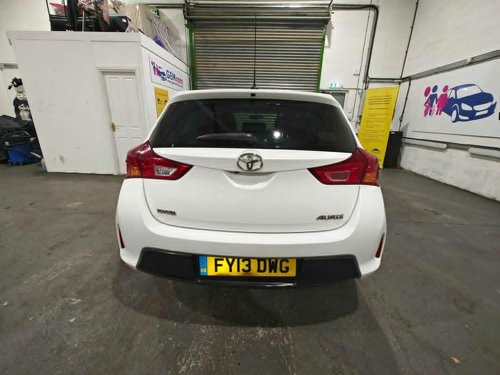 Toyota Auris Hatchback 1.4 D-4d Sport 201313 White #4