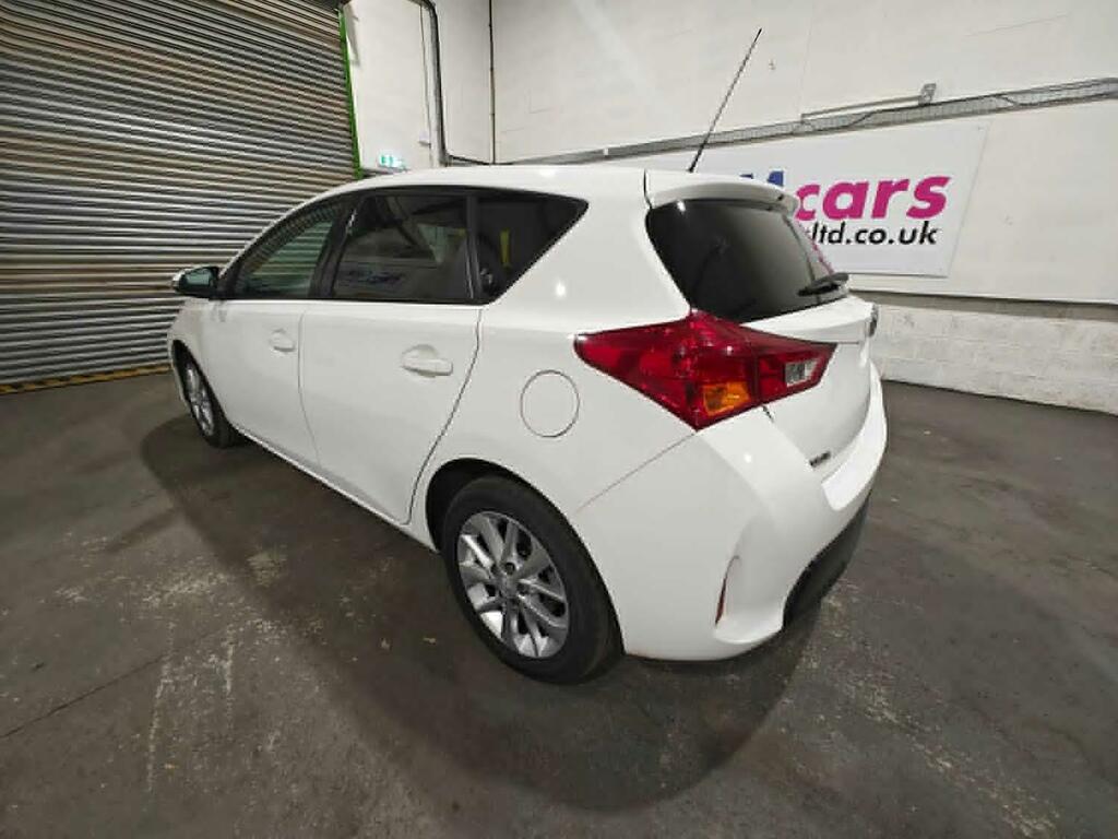 Toyota Auris Hatchback 1.4 D-4d Sport 201313 White #6