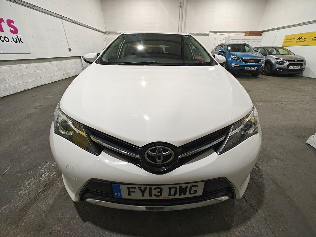 Toyota Auris Hatchback 1.4 D-4d Sport 201313 White