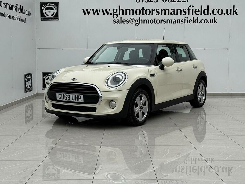 Mini Hatch Hatchback 1.5 Cooper Classic Euro 6 Ss 201 GU69UHP White #4
