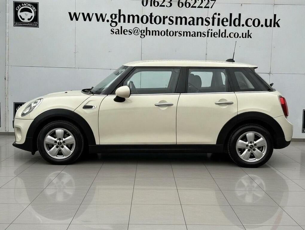 Mini Hatch Hatchback 1.5 Cooper Classic Euro 6 Ss 201 GU69UHP White #2